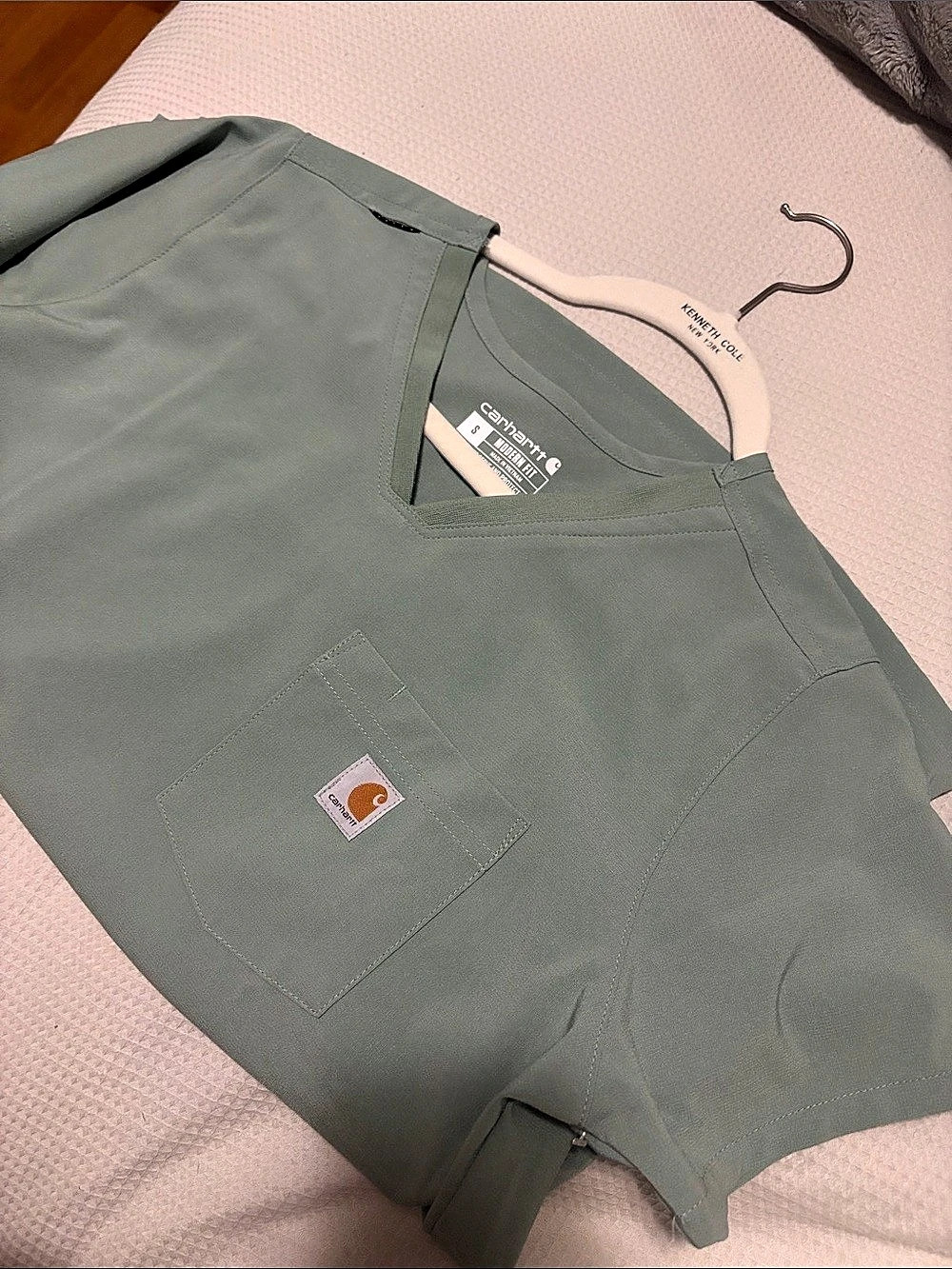 Carhartt Green Pocket Scrub like new